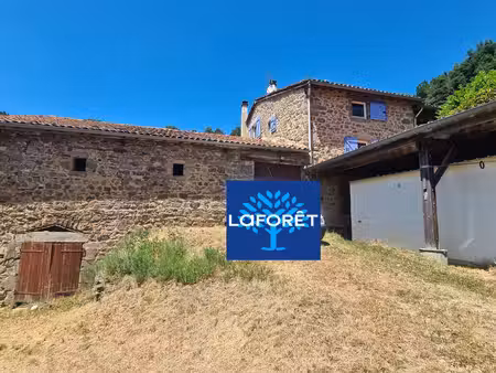 maison en pierre du 19eme siècle avec dépendances sur 4200m²