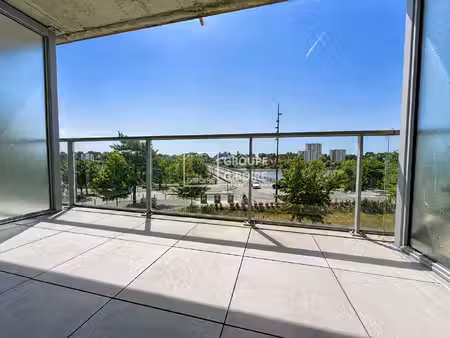 a vendre - agence giboire - appartement type 2 de 40 m² avec terrasse vue loire - nantes