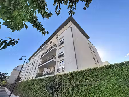 luce - 2 pièces avec balcon et parking