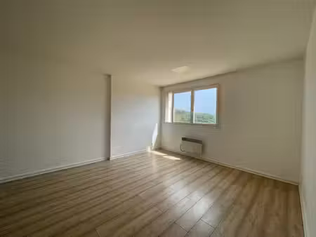 t2 de 40 m² avec parking + cave