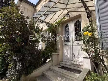 maison familiale - 213m² - 7 pieces - double garage - jardin