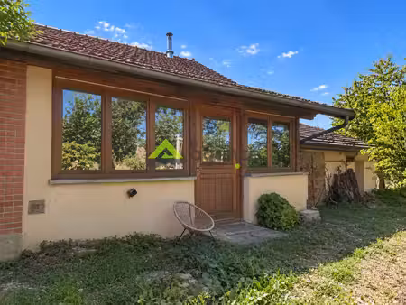 maison de bourg de 80 m2 - jardin- bois et puits