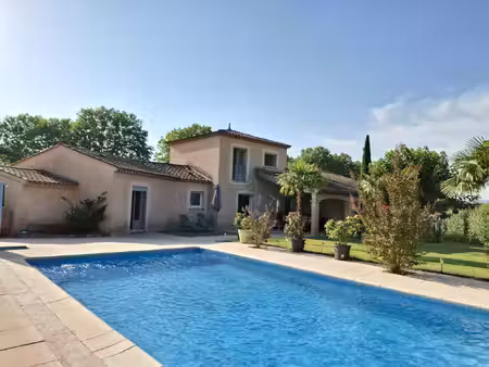 villa t5 avec piscine
