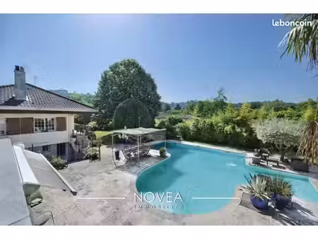 maison 8 pièces 211 m²