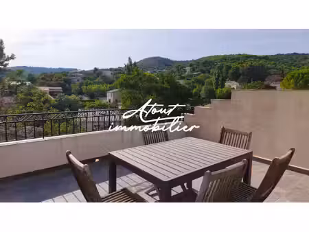 maison de village à louer à peret avec terrasse et garage