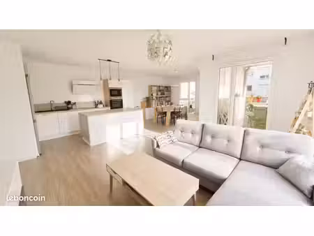 t3 77 6 m² (t4 possible) avec balcon et climatisation – vaulx-en-velin sud