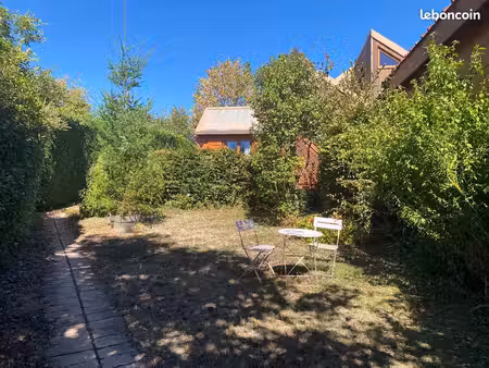 loue petit chalet meublé