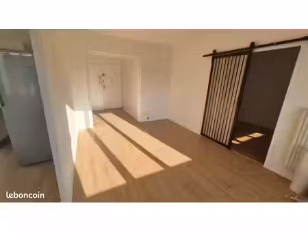 t2 46 m2 belle vue balcon-bon état