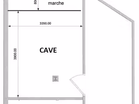 rare - cave saine 15 m² avec électricité - vieil antibes / port (8 2 % brut)