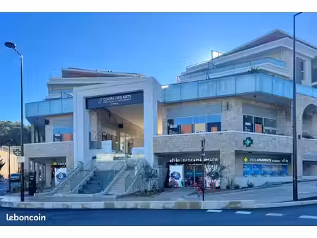 ? à louer – grand garage fermé de 21 m² – mougins