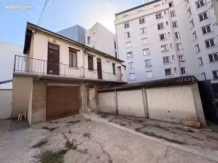 ensemble immobilier à rénover doua villeurbanne 100m2  maison dans copro  crédit vendeur p