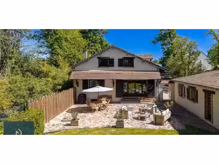maison avec jardin et terrasse gazeran (78)
