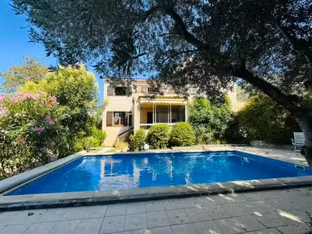 a vendre  manosque  maison familiale avec piscine  5 chambres