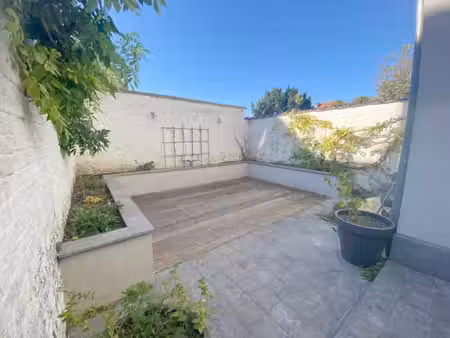 rez-de-chaussée grand flat avec magnifique terrasse aménagée