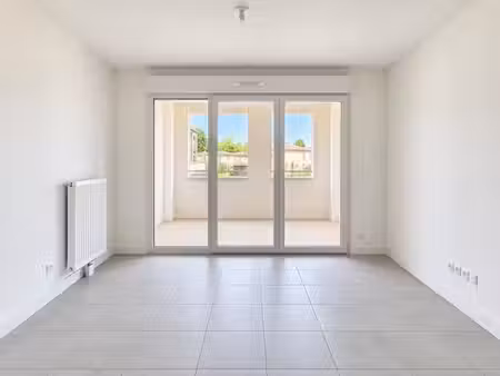appartement t2 avec parking et balcon au pontet