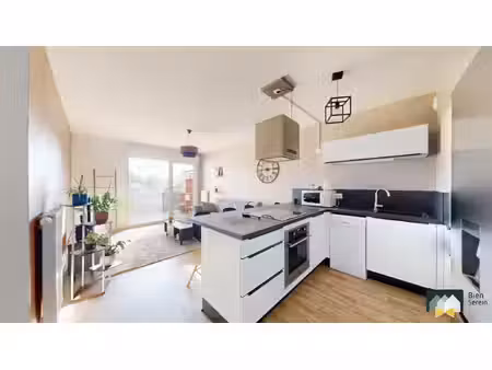 appartement trois pièces avec deux stationnements - lucé