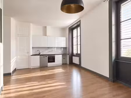 appartement t3 74.21m2 - place des archives - lyon 2