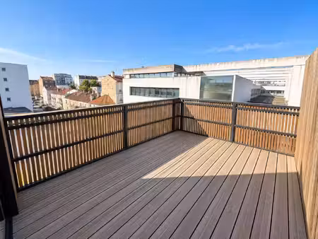 studio 26.46 m2 terrasse 12 m2 bas montreuil bail civi