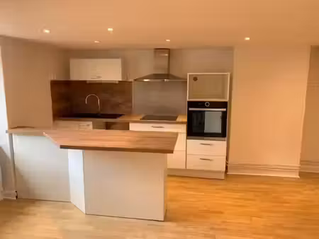 a louer cet appartement entièrement rénové  disponible au 28/11/2026