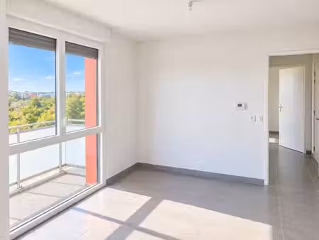 appartement t2 avec loggia et place de parking à toulouse