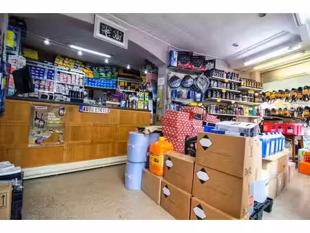 commerce de ± 60m² avec belle visibilité