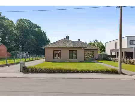 ruime gezinswoning met 6 slaapkamers  2 badkamers en inpa...