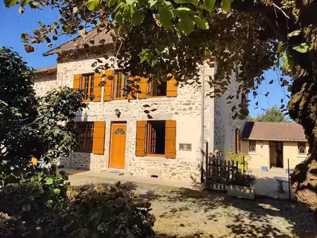 belle maison avec granges et dépendances