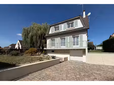 maison rénovée avec goût - 3 chambres - sous-sol total -terrain 1000 m²