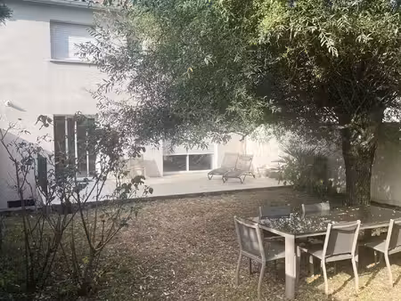 maison avec grand garage et jardin