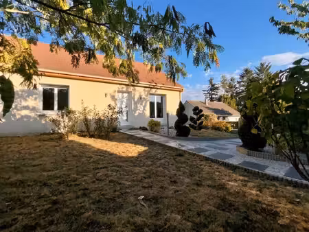 joli maison traditionnelle de 2017
