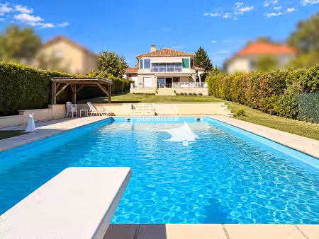 maison en ville avec magnifique vue