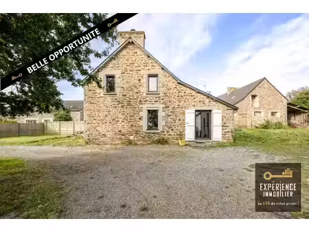 maison en pierre avec ses dependances