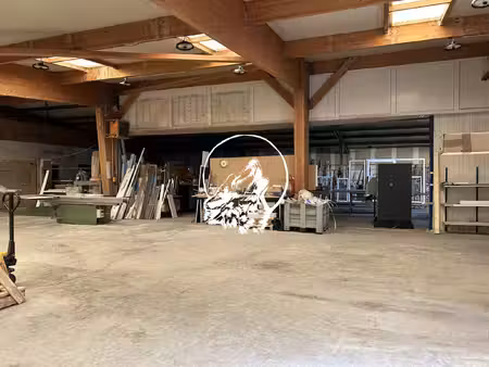 complexe professionnel de 834 m² – terrain 7 067 m² – mult