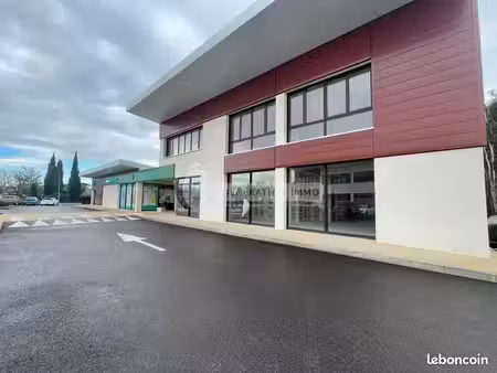 local commercial  opticien 77 m² maillane