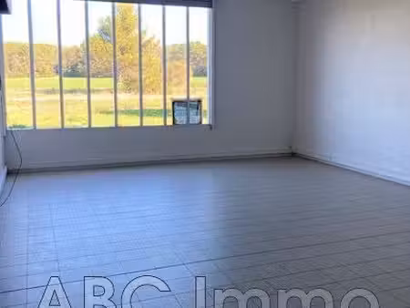 local commercial 564 m² saint-cannat