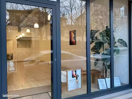 local commercial a vendre nouveau square françois suarez 46m2 + cave 3m2