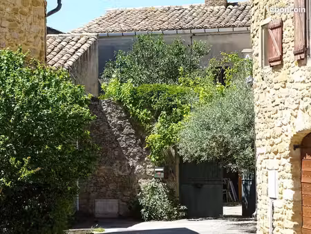 maison de village avec cour à sabran