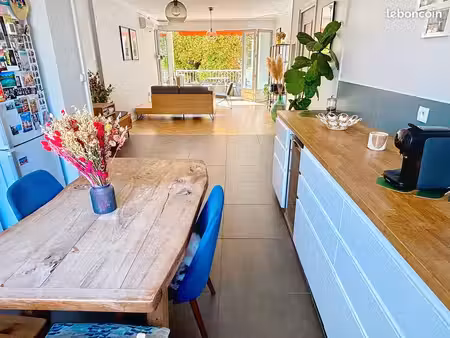 croix-rousse – beau t3 de 80 m² avec grande pièce de vie et balcon