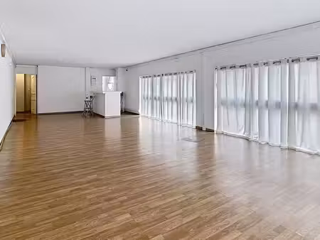 local 70 m² mougins