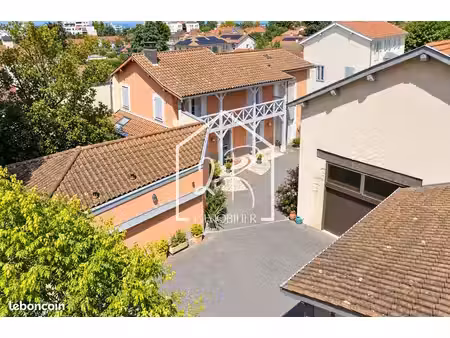 propriété 6 pièces 210 m²