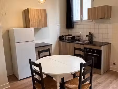 studio meublé 22 m² rénové – hyper centre la flèche – ascenseur