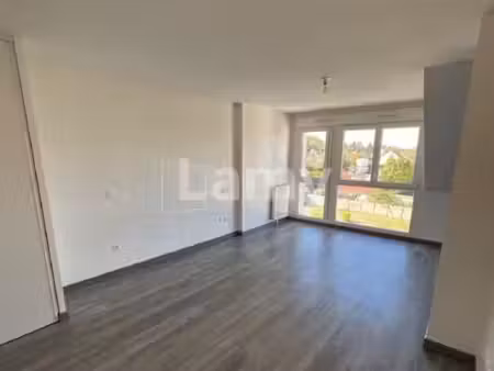 studio 1 pièce 32 m²