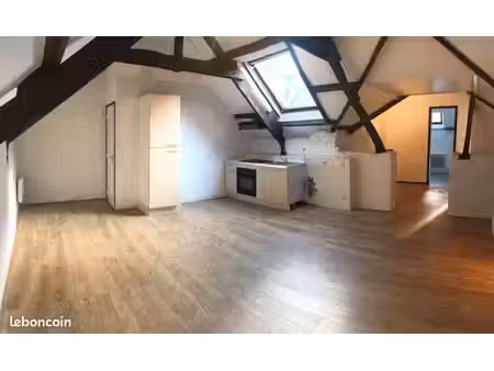 pap : grand t2 à louer dans le bourg de theix avec garage