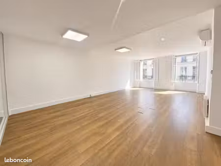 bureau 102 m²