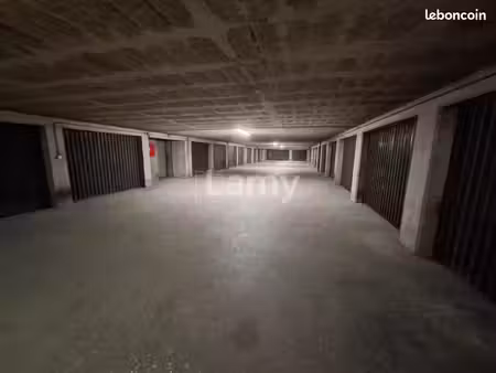 garage/box 18 m² annecy