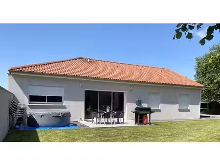 villa 4 pièces 80 m²