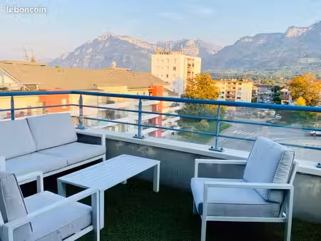 t2 en attique avec terrasses