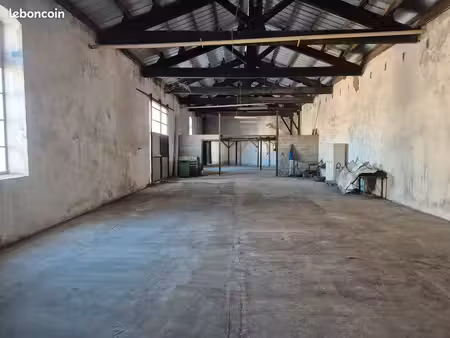 entrepôt 310 m²
