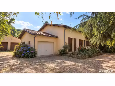 maison de caractère – 180 m² habitables – terrain arboré de 2 500 m² – fort potentiel
