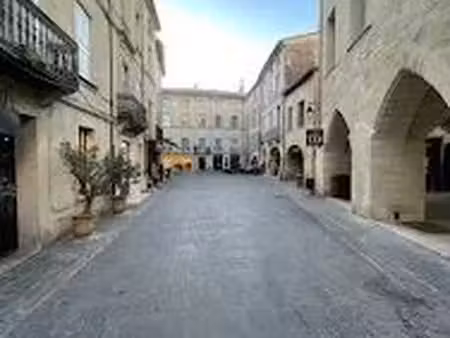 2commerces 1restaurant